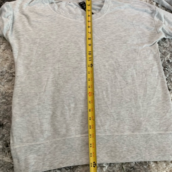 Yogalicious Split Hem Gray Pull over Top size Medium - Picture 13 of 15